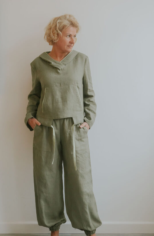 Olīvzaļš lina mājas-sporta tērps