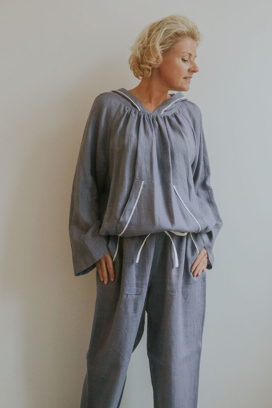 Zils lina mājas-sporta tērps